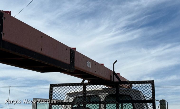 image for item DY8398 2005 Sterling L-Line shingle conveyor truck