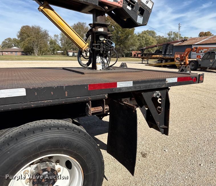 image for item DY8398 2005 Sterling L-Line shingle conveyor truck