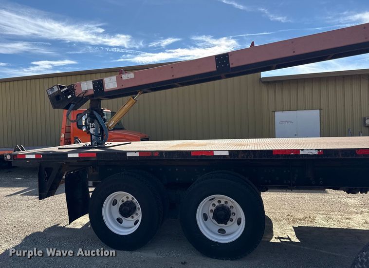 image for item DY8398 2005 Sterling L-Line shingle conveyor truck