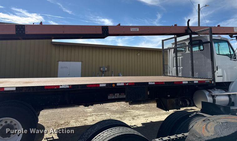 image for item DY8398 2005 Sterling L-Line shingle conveyor truck