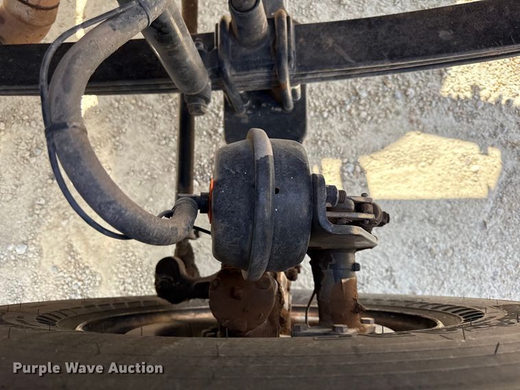 image for item DY8398 2005 Sterling L-Line shingle conveyor truck