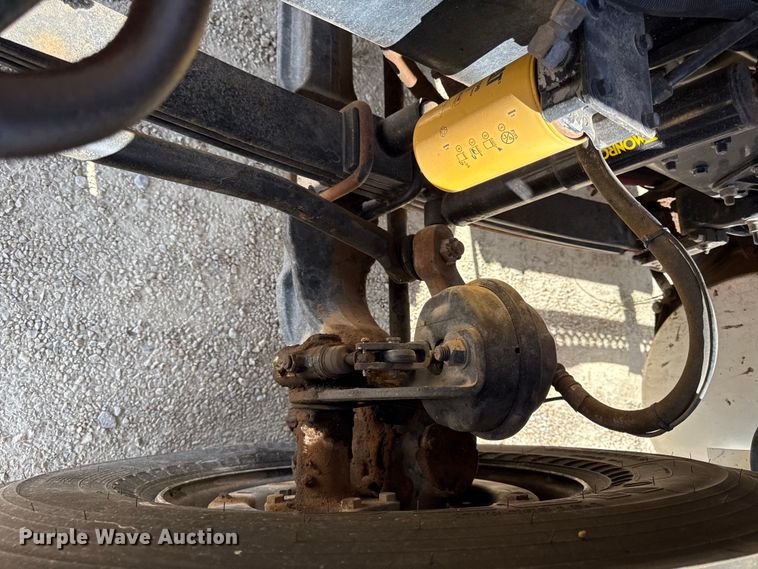 image for item DY8398 2005 Sterling L-Line shingle conveyor truck