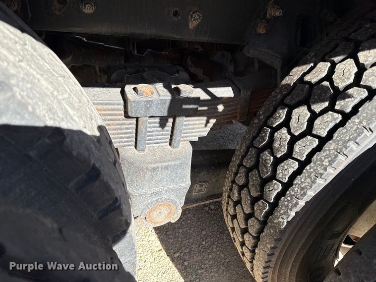 image for item DY8398 2005 Sterling L-Line shingle conveyor truck