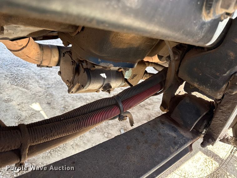 image for item DY8398 2005 Sterling L-Line shingle conveyor truck