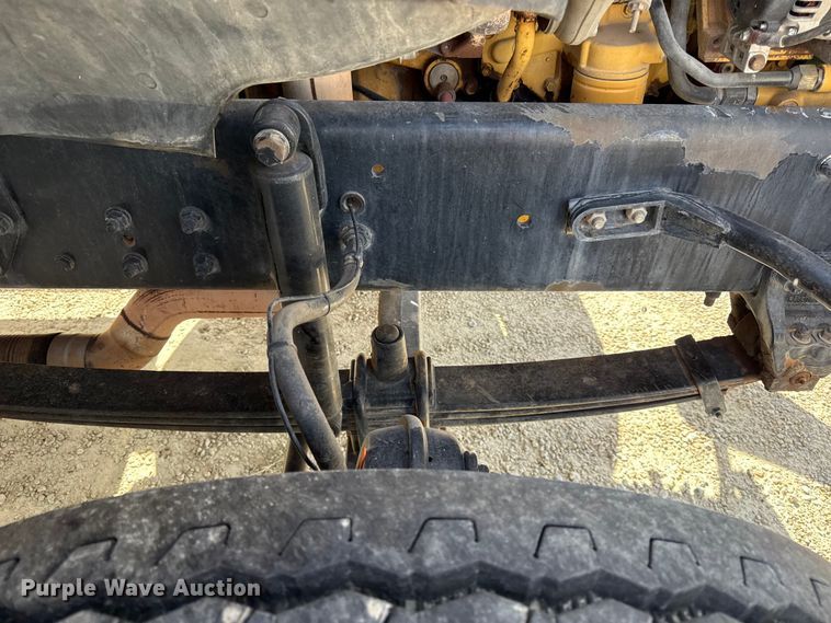 image for item DY8398 2005 Sterling L-Line shingle conveyor truck