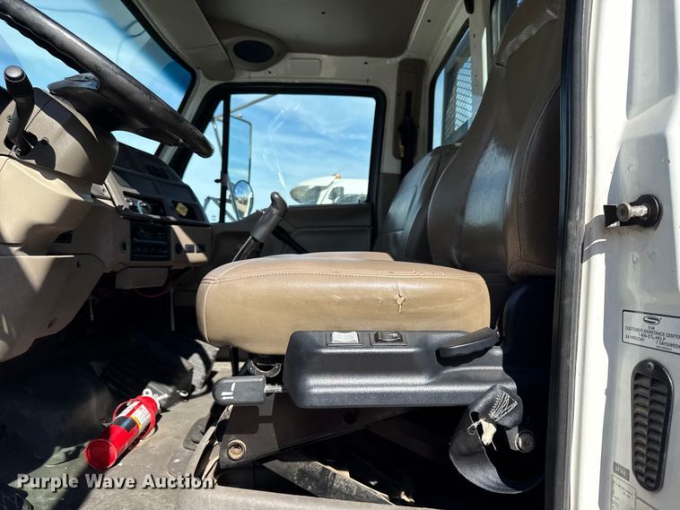 image for item DY8398 2005 Sterling L-Line shingle conveyor truck