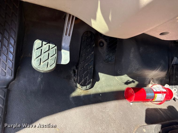 image for item DY8398 2005 Sterling L-Line shingle conveyor truck