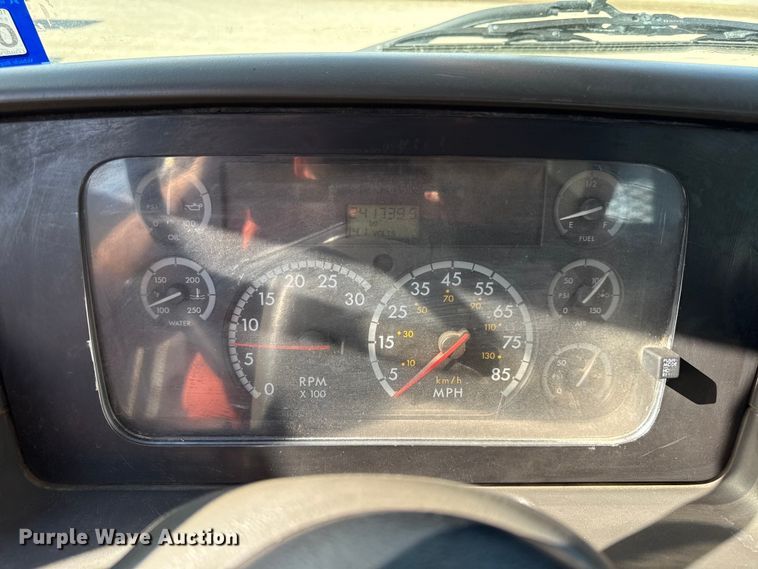 image for item DY8398 2005 Sterling L-Line shingle conveyor truck