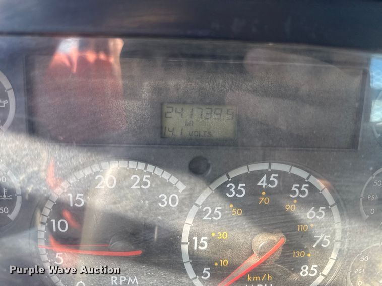 image for item DY8398 2005 Sterling L-Line shingle conveyor truck