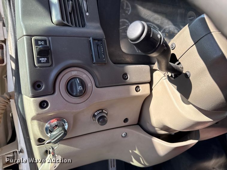 image for item DY8398 2005 Sterling L-Line shingle conveyor truck