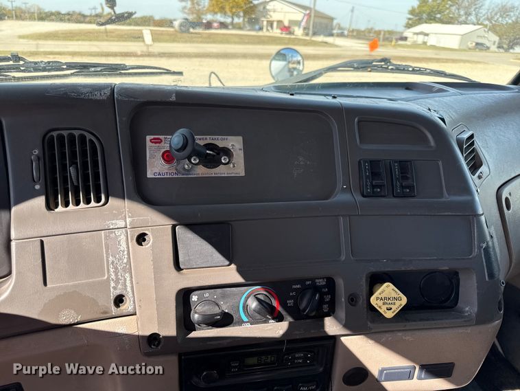 image for item DY8398 2005 Sterling L-Line shingle conveyor truck