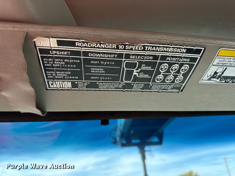 image for item DY8398 2005 Sterling L-Line shingle conveyor truck