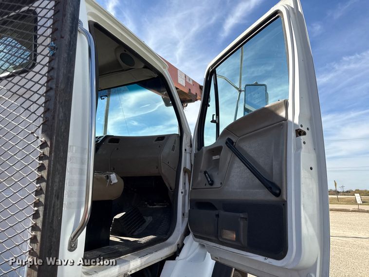 image for item DY8398 2005 Sterling L-Line shingle conveyor truck