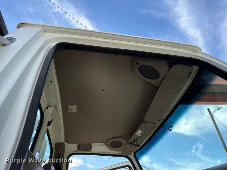 image for item DY8398 2005 Sterling L-Line shingle conveyor truck