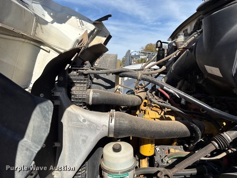 image for item DY8398 2005 Sterling L-Line shingle conveyor truck