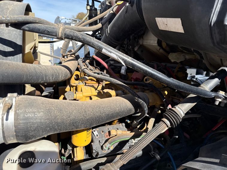 image for item DY8398 2005 Sterling L-Line shingle conveyor truck