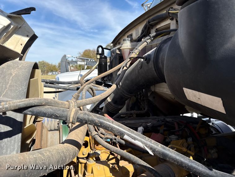 image for item DY8398 2005 Sterling L-Line shingle conveyor truck