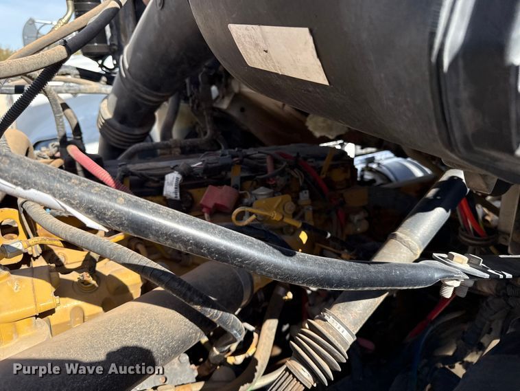 image for item DY8398 2005 Sterling L-Line shingle conveyor truck