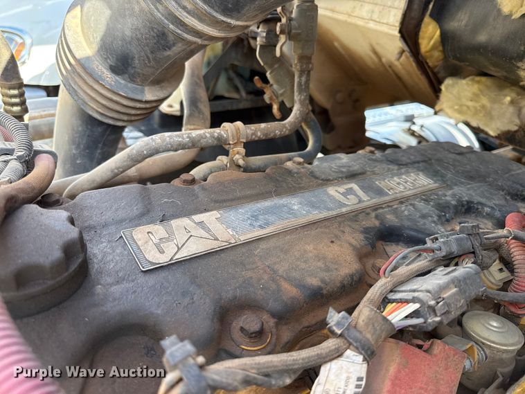 image for item DY8398 2005 Sterling L-Line shingle conveyor truck