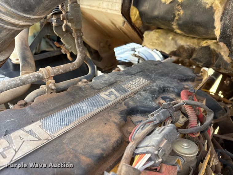 image for item DY8398 2005 Sterling L-Line shingle conveyor truck