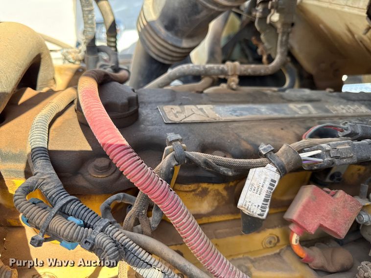 image for item DY8398 2005 Sterling L-Line shingle conveyor truck