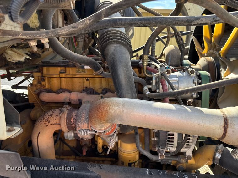 image for item DY8398 2005 Sterling L-Line shingle conveyor truck