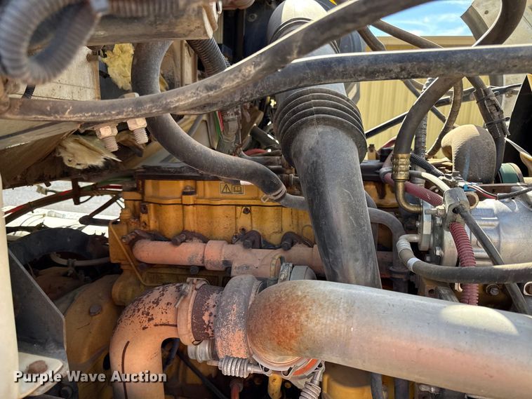 image for item DY8398 2005 Sterling L-Line shingle conveyor truck