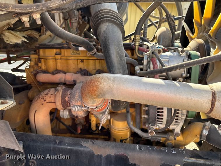 image for item DY8398 2005 Sterling L-Line shingle conveyor truck