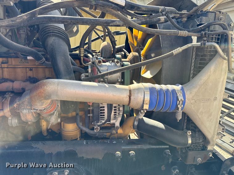 image for item DY8398 2005 Sterling L-Line shingle conveyor truck