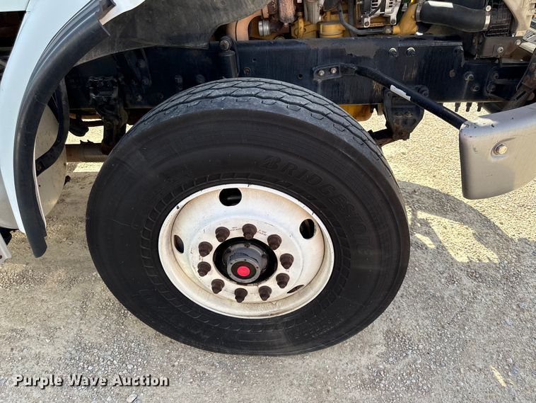 image for item DY8398 2005 Sterling L-Line shingle conveyor truck