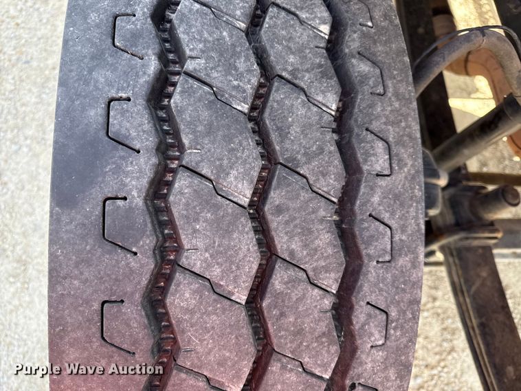 image for item DY8398 2005 Sterling L-Line shingle conveyor truck