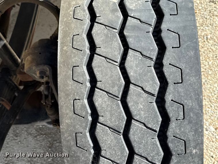 image for item DY8398 2005 Sterling L-Line shingle conveyor truck