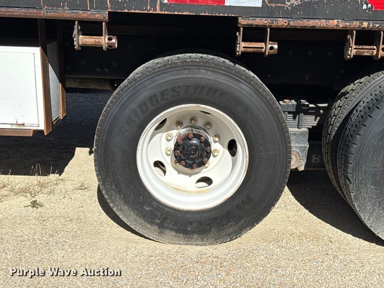 image for item DY8398 2005 Sterling L-Line shingle conveyor truck