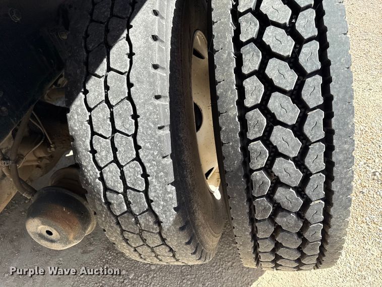 image for item DY8398 2005 Sterling L-Line shingle conveyor truck