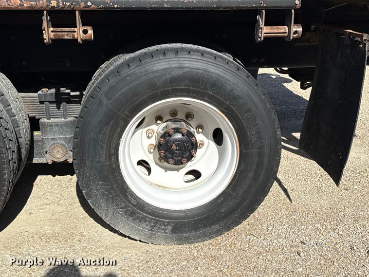 image for item DY8398 2005 Sterling L-Line shingle conveyor truck