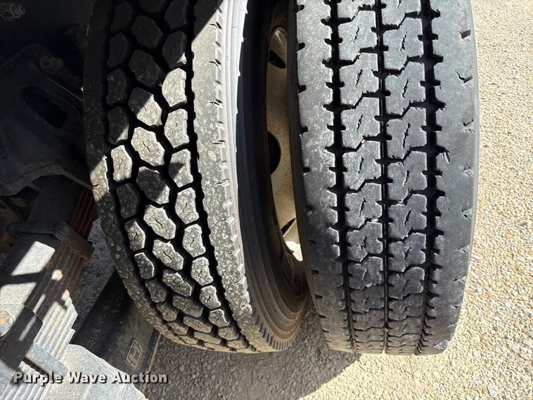 image for item DY8398 2005 Sterling L-Line shingle conveyor truck