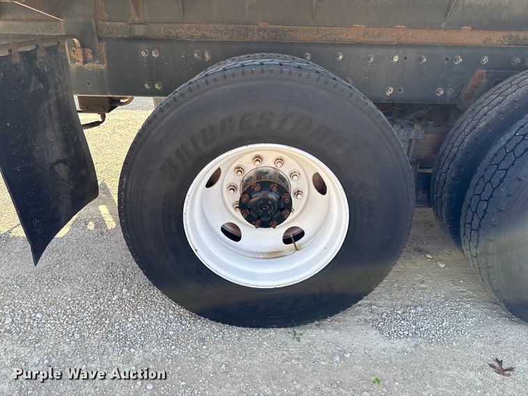 image for item DY8398 2005 Sterling L-Line shingle conveyor truck