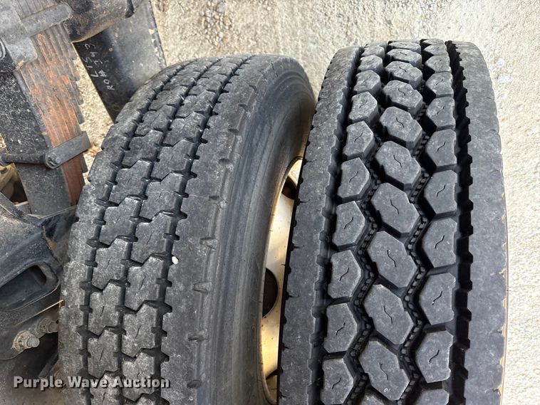 image for item DY8398 2005 Sterling L-Line shingle conveyor truck