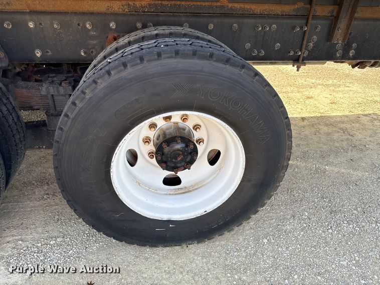 image for item DY8398 2005 Sterling L-Line shingle conveyor truck