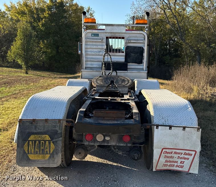 image for item DY8429 1994 Kenworth T600 semi truck