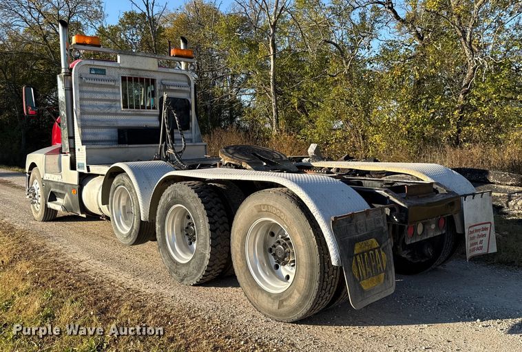 image for item DY8429 1994 Kenworth T600 semi truck