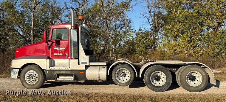 image for item DY8429 1994 Kenworth T600 semi truck