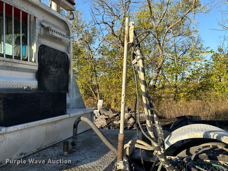 image for item DY8429 1994 Kenworth T600 semi truck