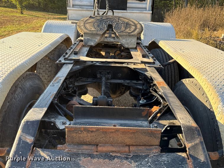 image for item DY8429 1994 Kenworth T600 semi truck