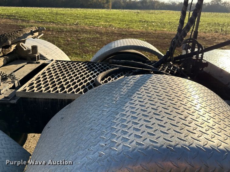 image for item DY8429 1994 Kenworth T600 semi truck