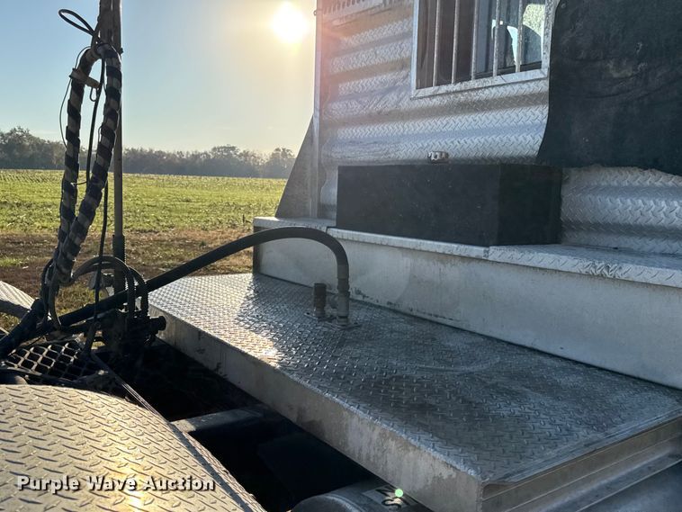 image for item DY8429 1994 Kenworth T600 semi truck