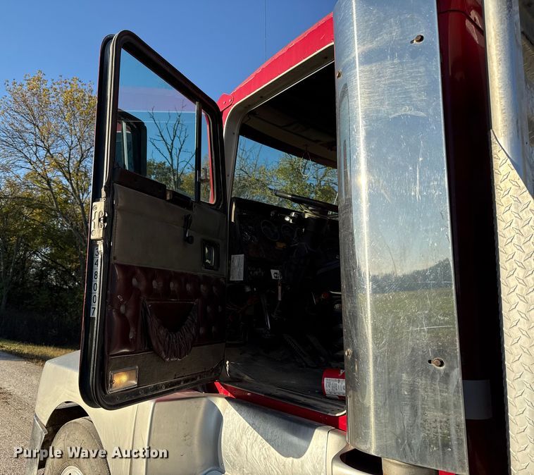 image for item DY8429 1994 Kenworth T600 semi truck