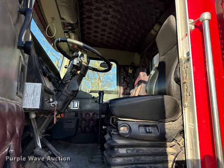 image for item DY8429 1994 Kenworth T600 semi truck