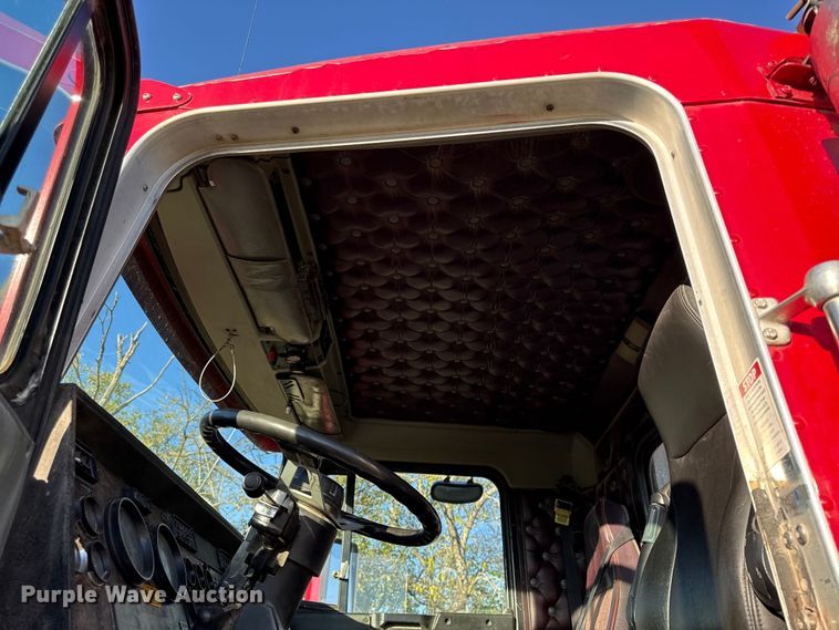 image for item DY8429 1994 Kenworth T600 semi truck