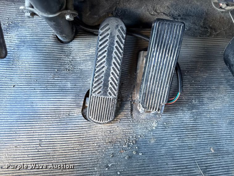 image for item DY8429 1994 Kenworth T600 semi truck